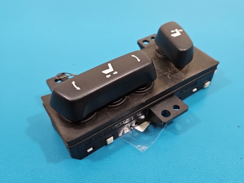 Przełącznik regulacji fotela przód lewy LEXUS NX I 14-21 18A703