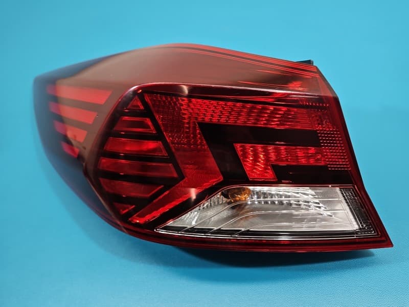 Lampa tył lewa błotnika Hyundai Elantra VI 15-20 sedan EUROPA 92401F2500