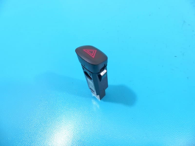 Przełącznik świateł awaryjnych Volvo V40 II 12- F01C250148