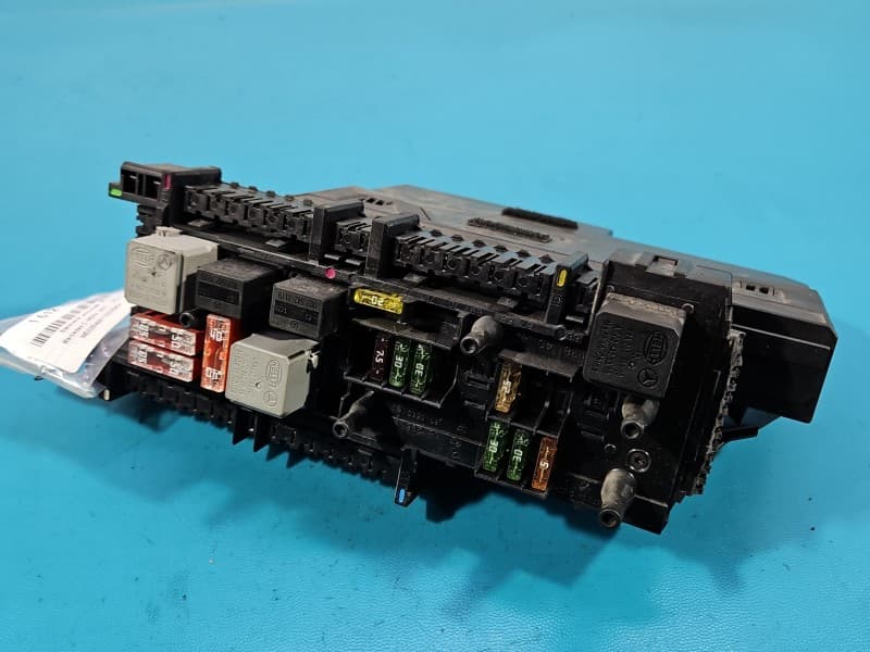 Skrzynka bezpieczników Mercedes W204 5DK011022-02
