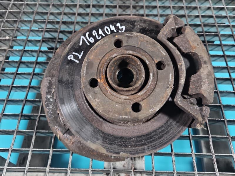 Zwrotnica lewa piasta przód 2,0 8V Audi 80 B4