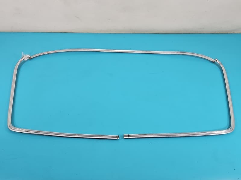 listwa nadwozia Mercedes 123 rysy, szyba tylna