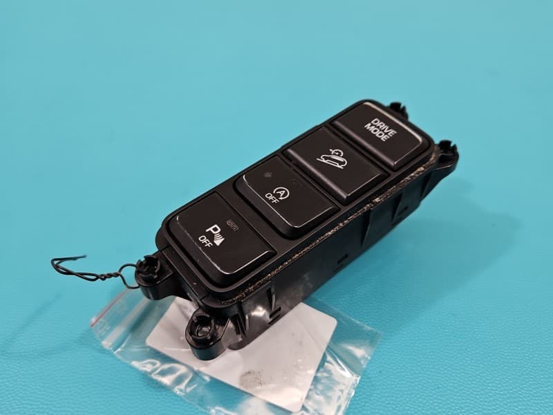 Przełącznik Przetarte przełącznik Hyundai Tucson III 15-20 93300-D7710