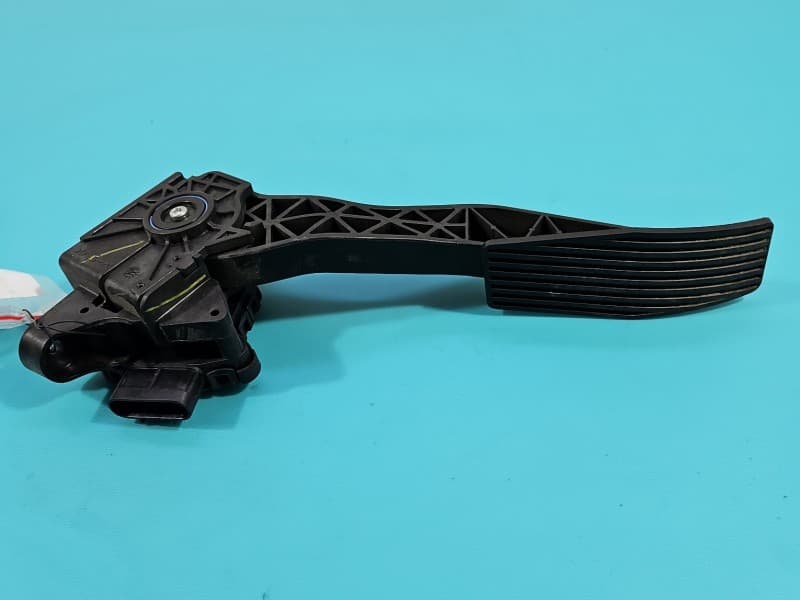 Pedał gazu potencjometr Opel Meriva B 1,4 T 102D-E0037 13362749