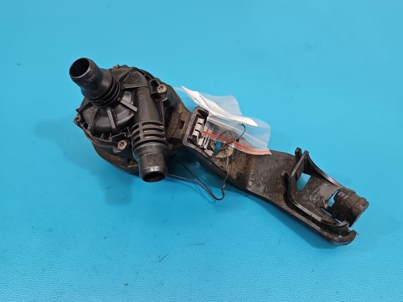 Pompka obiegu wody pompa BMW G14 G15 G16 3,0 R6 6834917