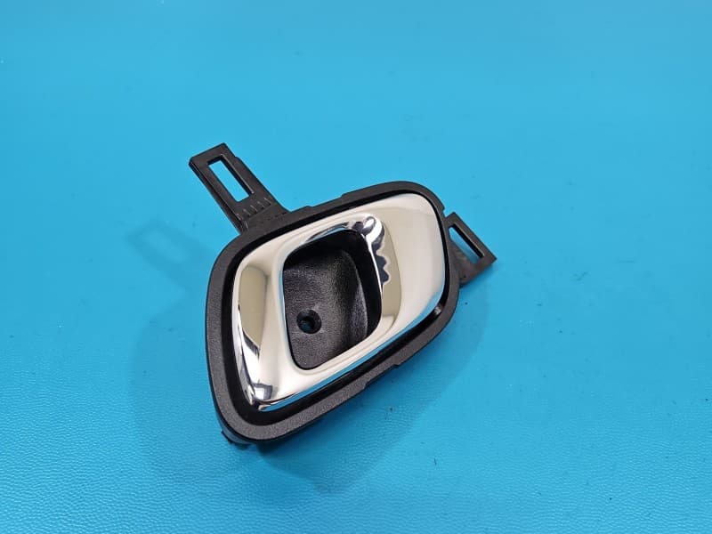 Klamka wewnętrzna tył lewa Dacia Spring 826735281R