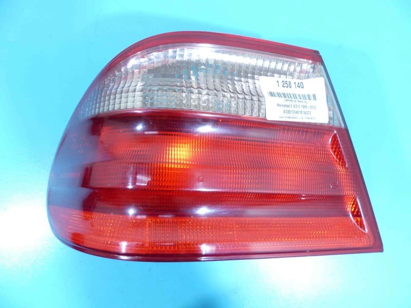 Lampa tył lewa błotnika Mercedes W210 sedan EUROPA A2108203364