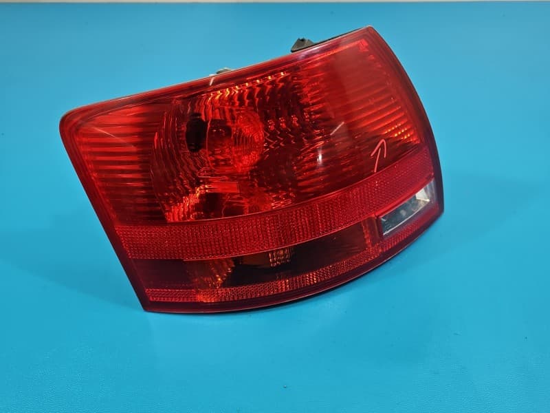 Lampa tył lewa błotnika Audi A4 B7 kombi EUROPA 8E9945095E