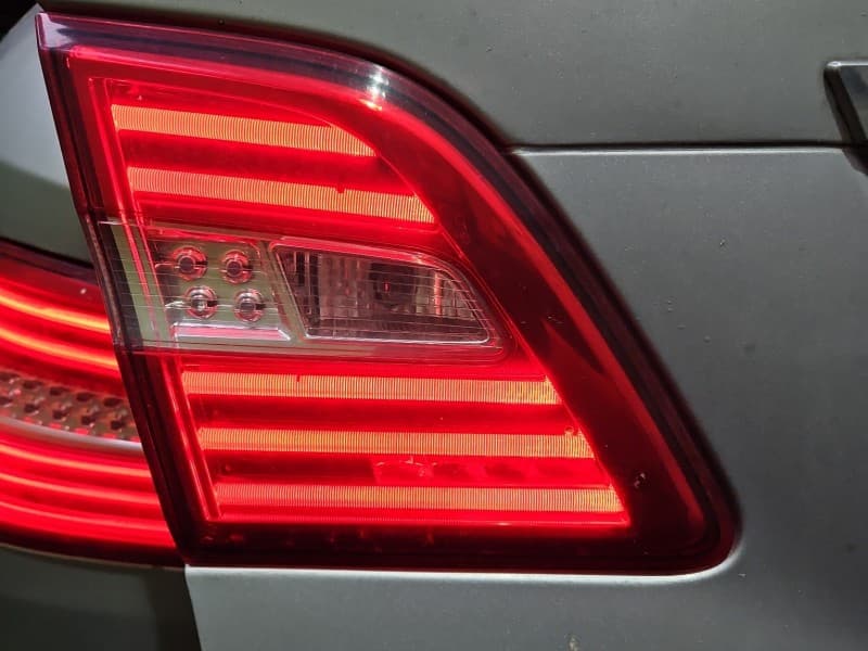 Lampa tył lewa klapy Mercedes ML W166 HB EUROPA A1669068701