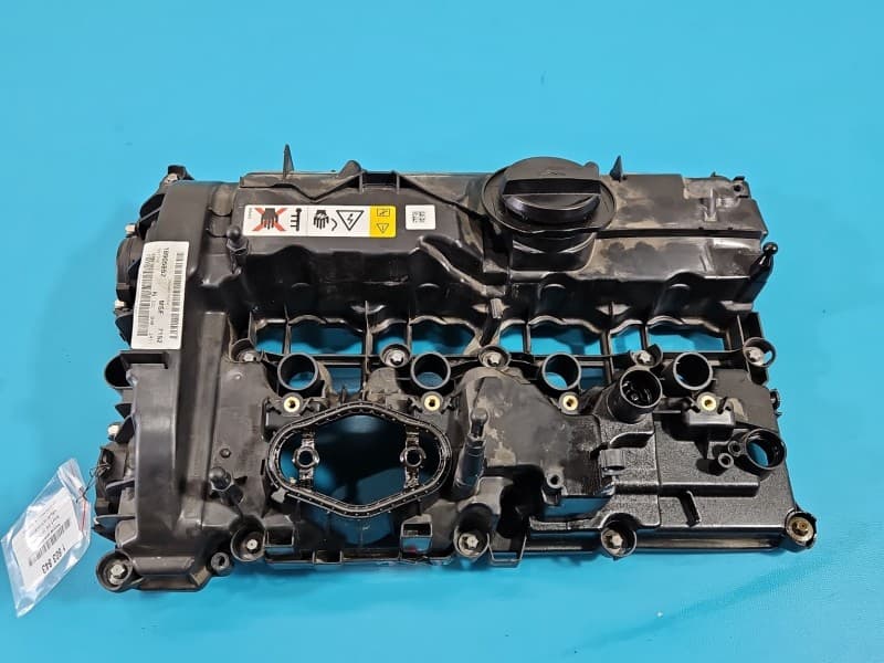 Pokrywa zaworów BMW G30 2,0 T B48B20 8631745 72390128
