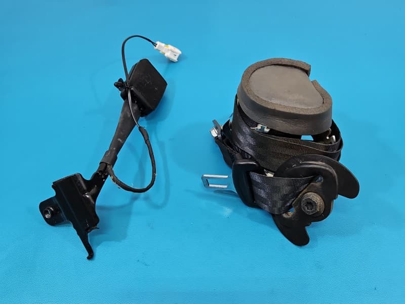 Pas bezpieczeństwa przód prawy pasażera Citroen C4 Cactus 14-20 98009730XX 9800926XT