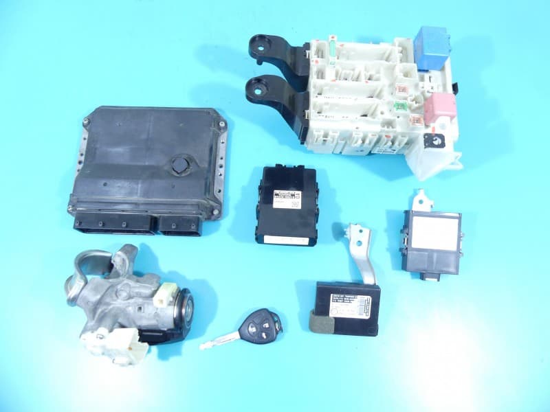 Komputer Sterownik silnika Toyota Avensis III T27 2,2 d4d 89661-05D50 MB275900-0201