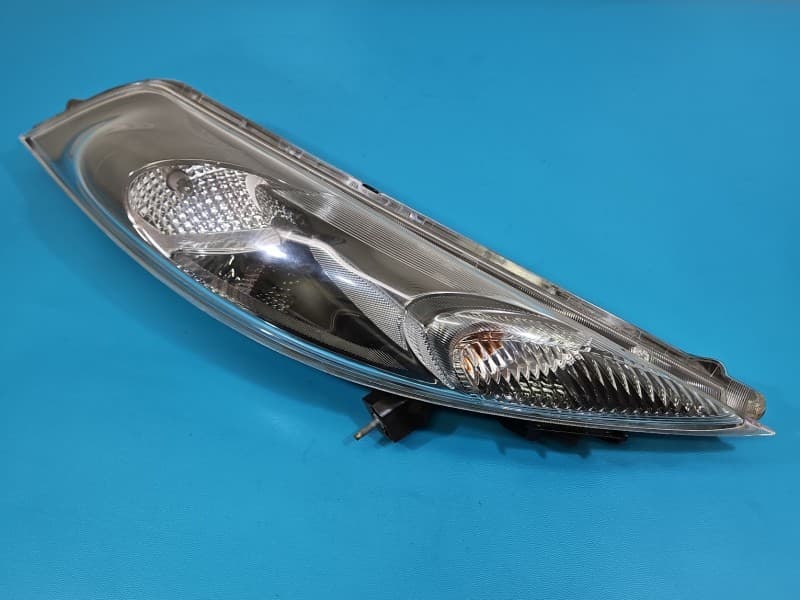 Reflektor prawy lampa przód Nissan Juke I F15 10-19 EUROPA FACM0110000UK G80984 0J9FCLUKRH