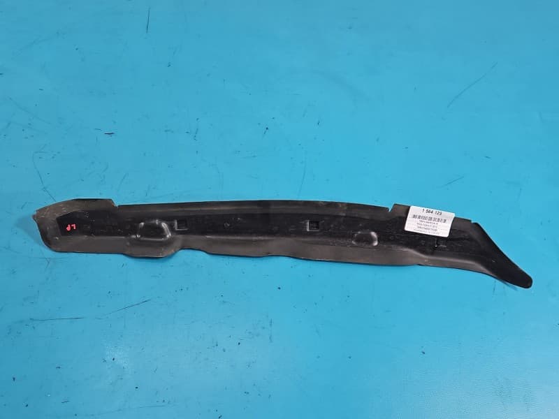 Osłona ZAŚLEPKA PLASTIK Wygłuszenie błotnika LEWE Skoda Octavia IV 5E3821111B