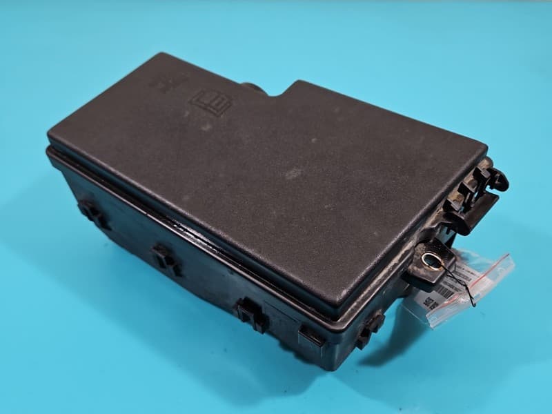 Skrzynka bezpieczników Ford Focus Mk3 EM5T-14K733-BGA