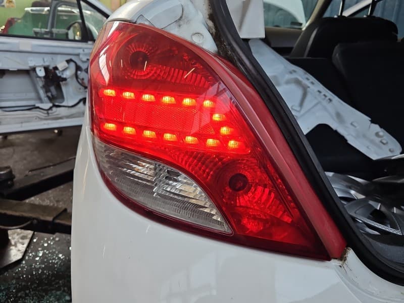 Lampa tył lewa błotnika Peugeot 207 HB EUROPA 9686566080