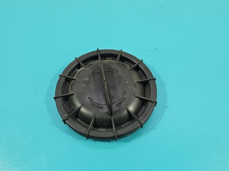 Osłona ZAŚLEPKA PLASTIK REFLEKTORA XENON Opel Insignia A 176229-00