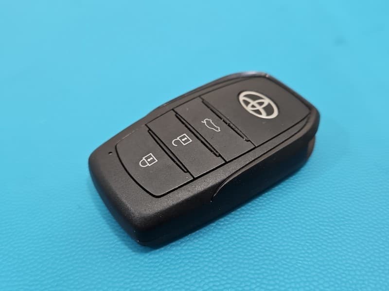 PILOT KLUCZYK KEYLESS Toyota Corolla E21 19-