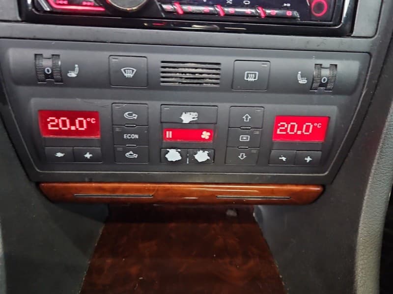 Konsola panel nawiewu Audi A6 C5 4B0820043AB