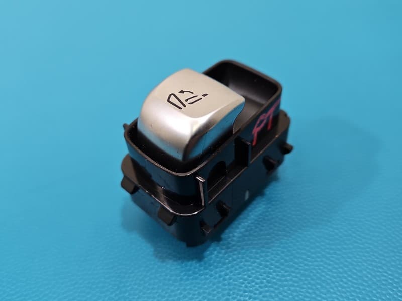 Przełącznik Składania kanapy prawy tył Mercedes W213 A2139056506