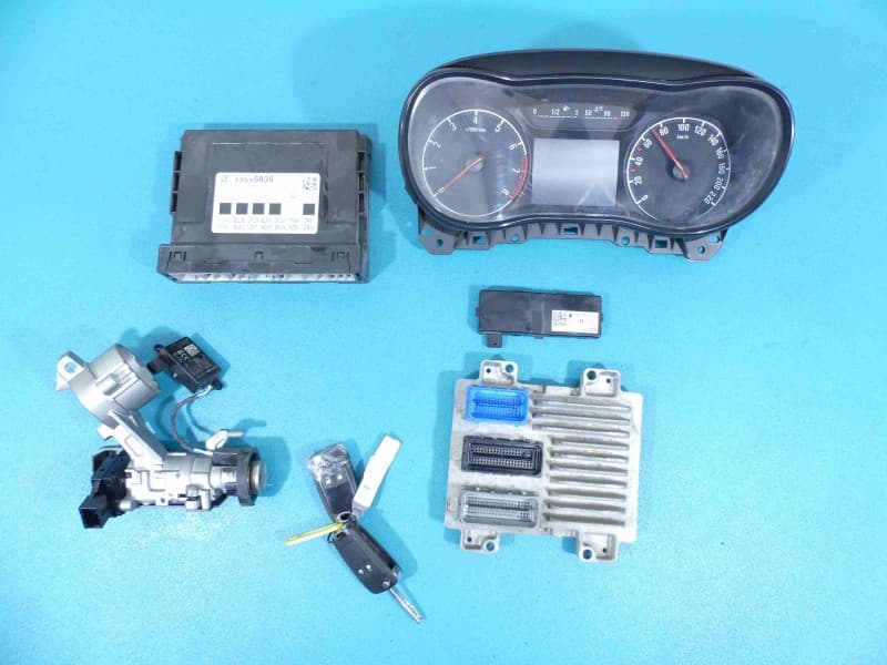 Komputer Sterownik silnika Opel Corsa E 1,4 16v 12685776