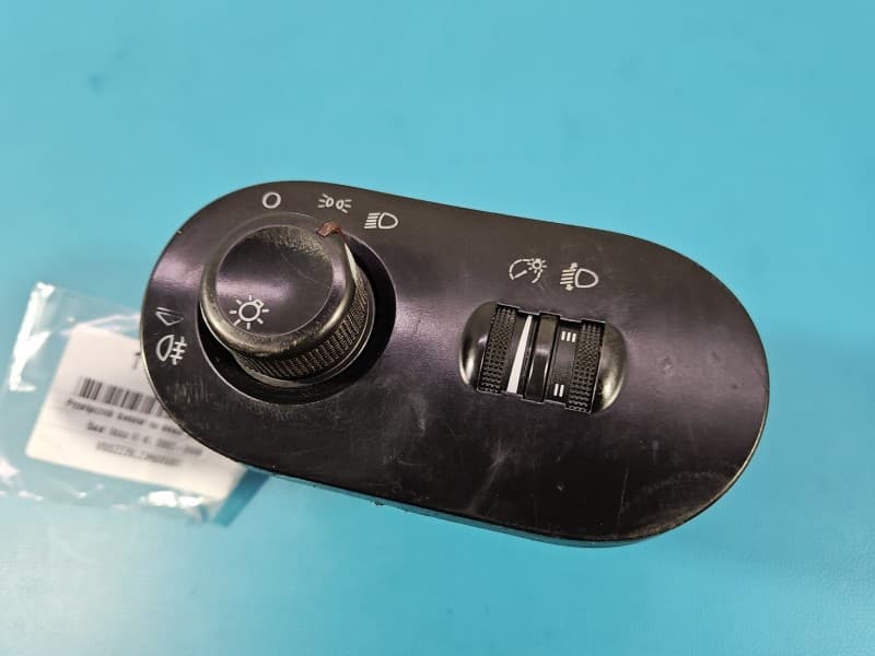 Przełącznik włącznik świateł Seat Ibiza III 6L 6L1941531Q