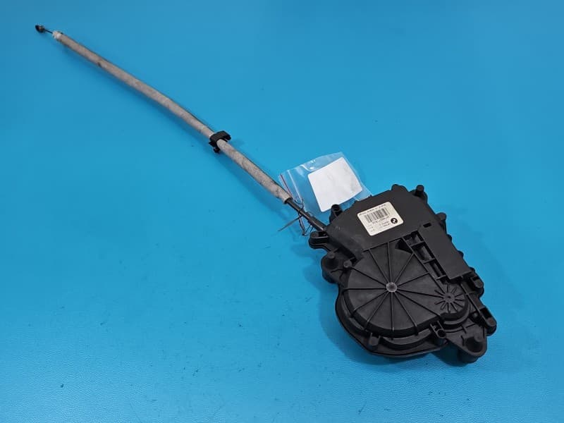 Zamek klapy tył BMW G14 G15 G16 sedan Dociąg 6 PIN 163672 A746271504