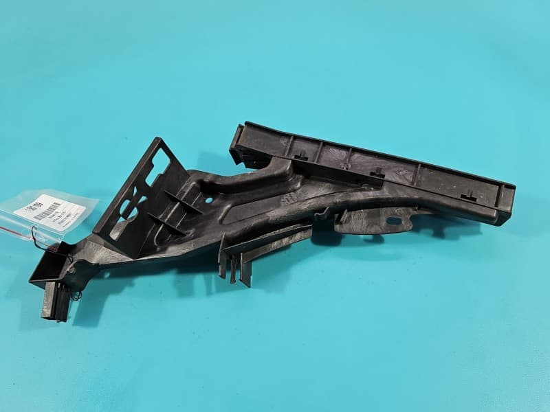 Mocowanie uchwyt prowadnica szyby tył prawe Ford Focus Mk4 JX7B-A264A52-A