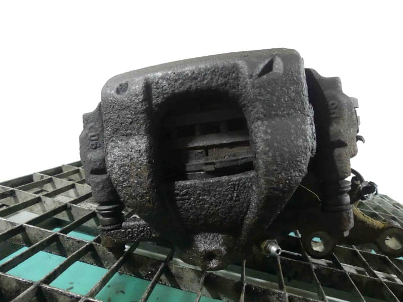 Zacisk przód prawy Toyota Avensis III T27 2,0 D4D