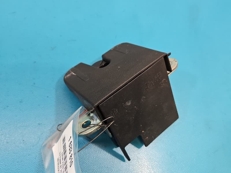 Zamek klapy tył Vw Passat B7 kombi 4 PIN kombi 1K6827505F
