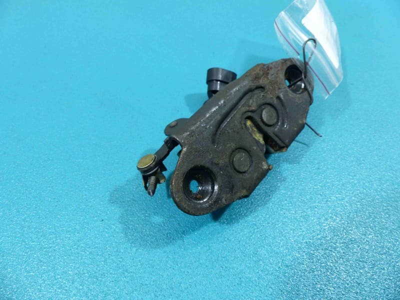 Zamek klapy tył Dodge Caravan III 95-00 inny 2PIN 4687595