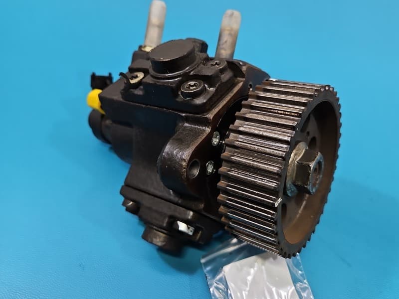 Pompa wtryskowa Opel Astra IV J 2,0 cdti 0445010193 0928400680