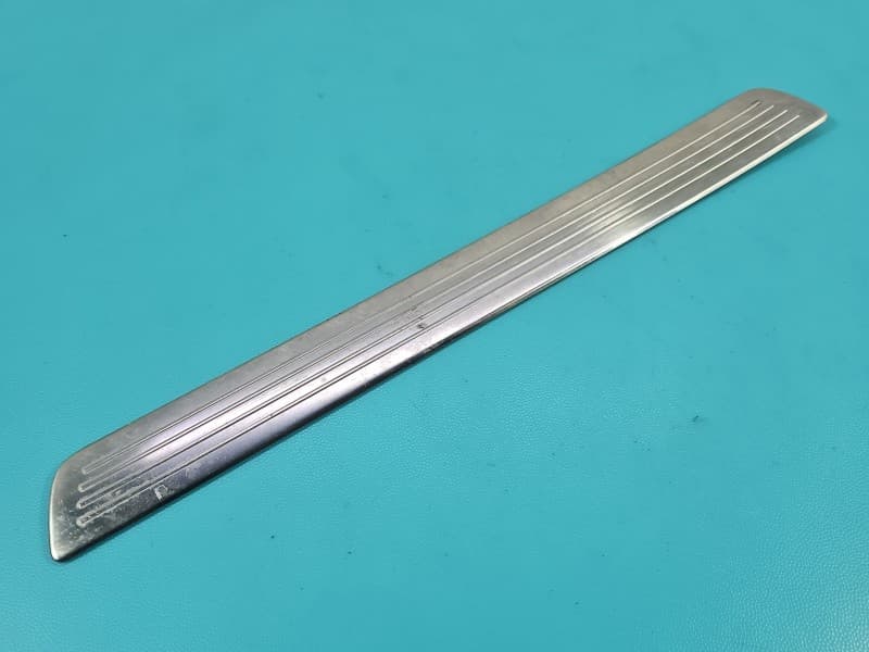 Listwa dekor deski Mercedes GL II X166 A1666860836 Progu tył prawy