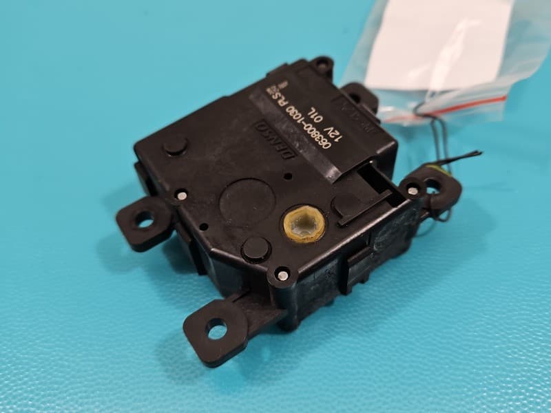 Silniczek nawiewu NAGRZEWNICY Toyota Land Cruiser J200 07- 063800-1030 EUROPA