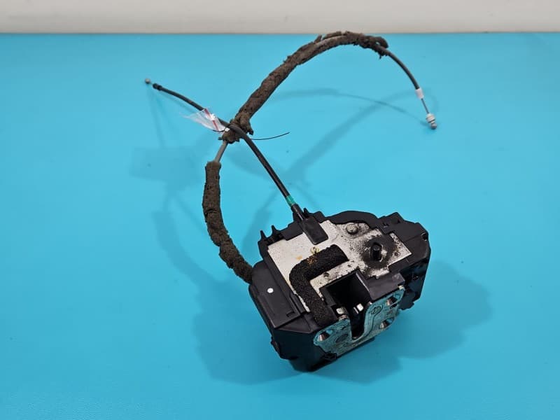 Zamek tył lewy Nissan Qashqai I J10 06-13 3 pin