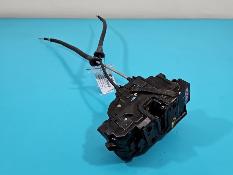 Zamek przód prawy Hyundai Santa Fe II 06-12 EUROPA 4pin 81320-2B030