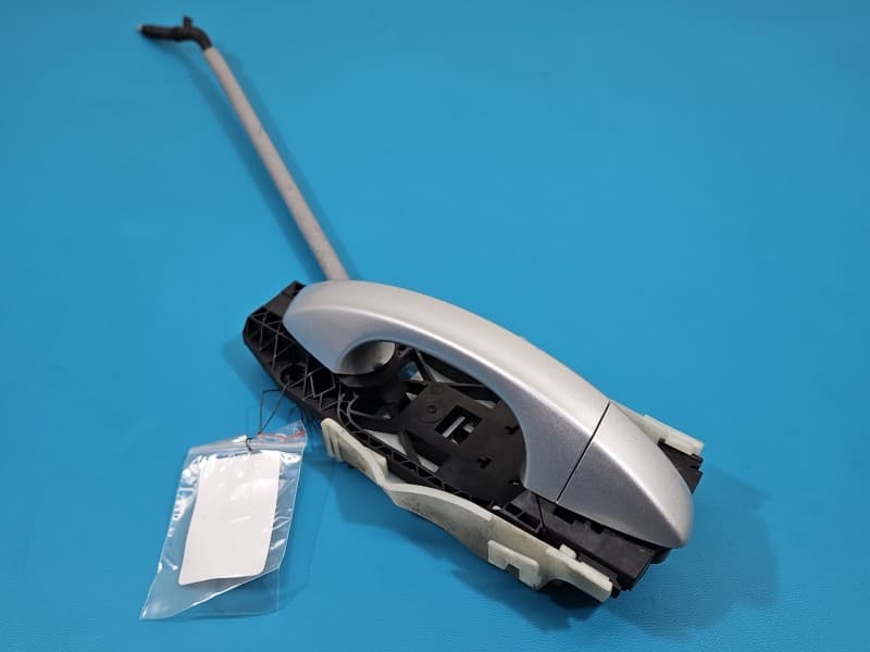 Klamka przód prawa zewnętrzna Skoda Octavia III 5L0837885C LA7W