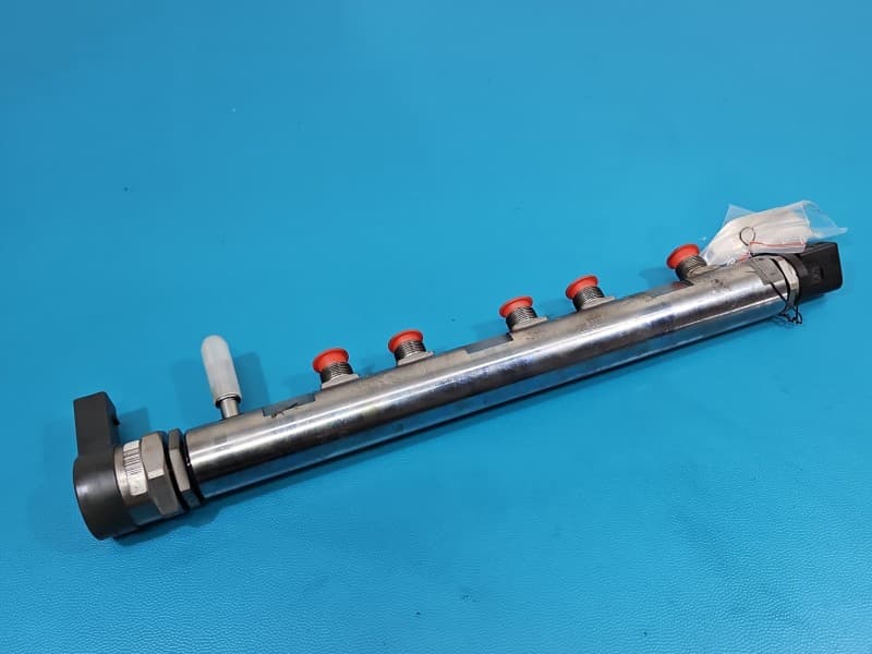Listwa wtryskowa CZUJNIKI Bmw f10 f11 2,0d 0445214135 0281002949 0281002948