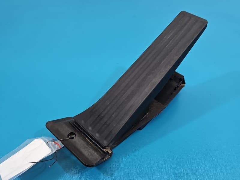 Pedał gazu potencjometr BMW X3 F25 2,0d 6852644