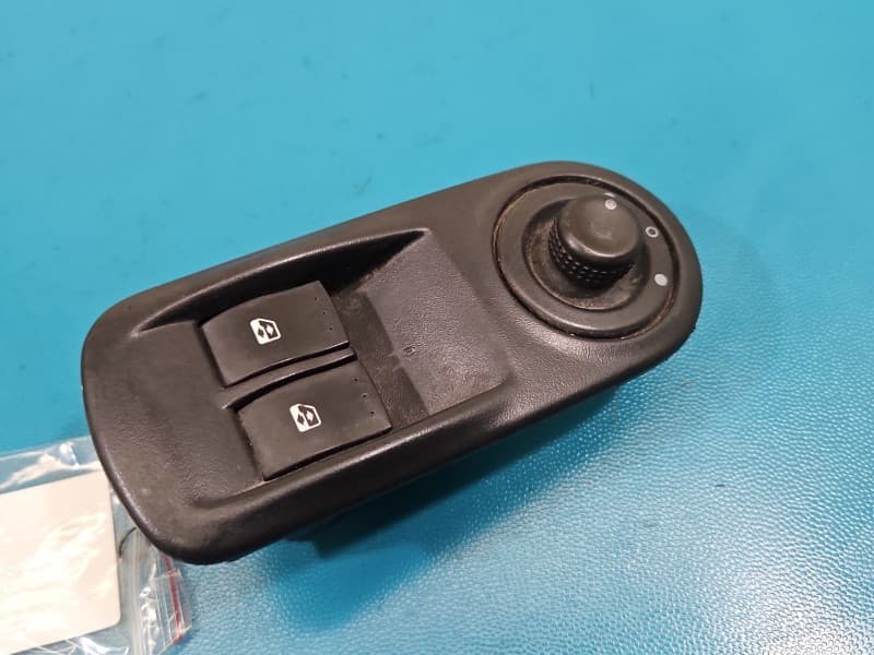 Przełącznik szyb Nissan Primastar 01-14 EU 8200011867 9116523