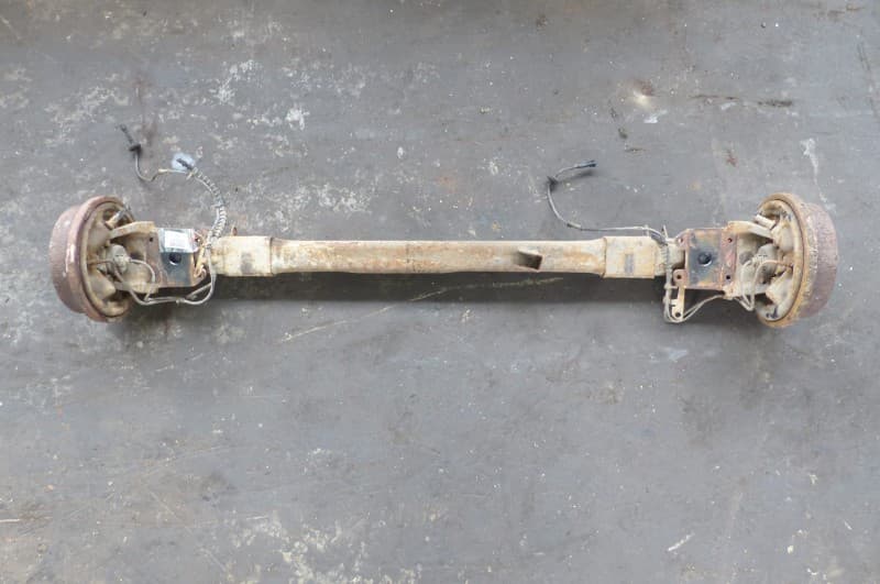 Tylna belka oś tył Dodge Caravan III 95-00 3,3 V6