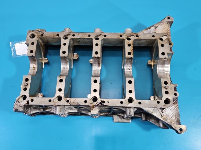 Podpora wału korbowego Porsche Cayenne I 9P 4,8 V8 Turbo 4851 948101113
