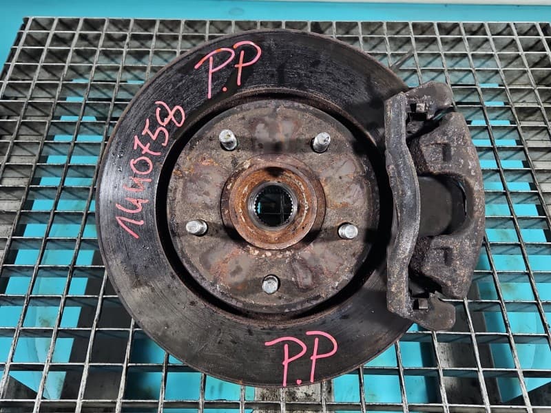 Zwrotnica prawa piasta przód 3,8 V6 Chrysler Voyager V 07-16