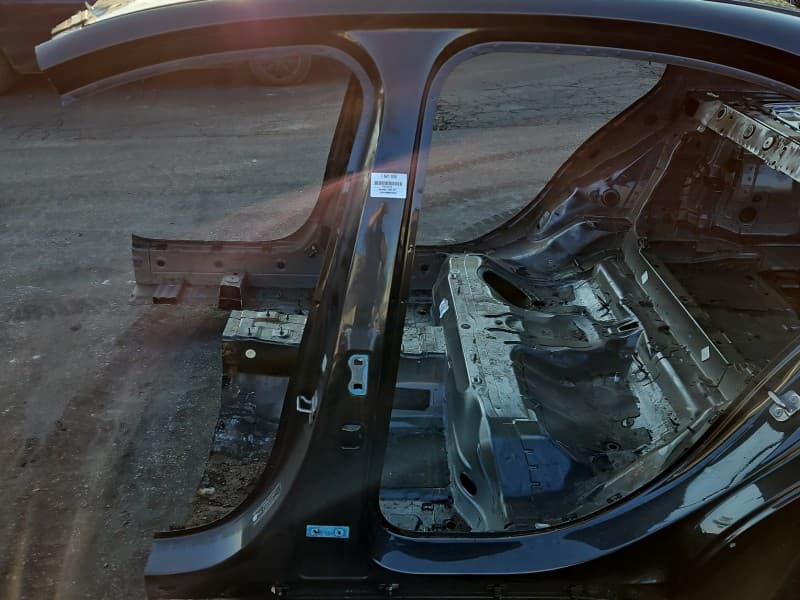 Próg lewy SŁUPEK ŚRODKOWY B Mercedes W206 sedan 4d 831