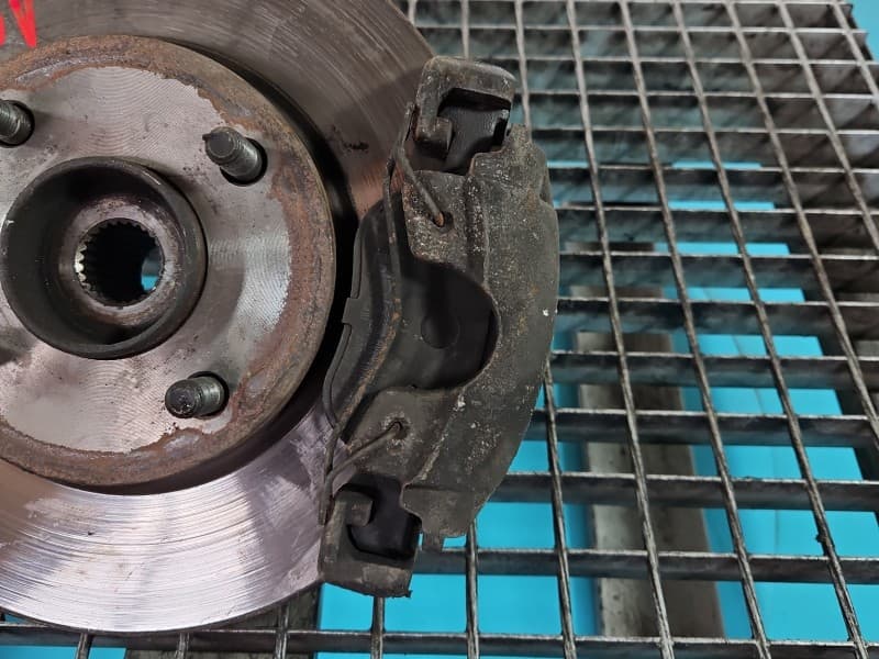 Zacisk przód prawy Ford Fusion 1,2 16V