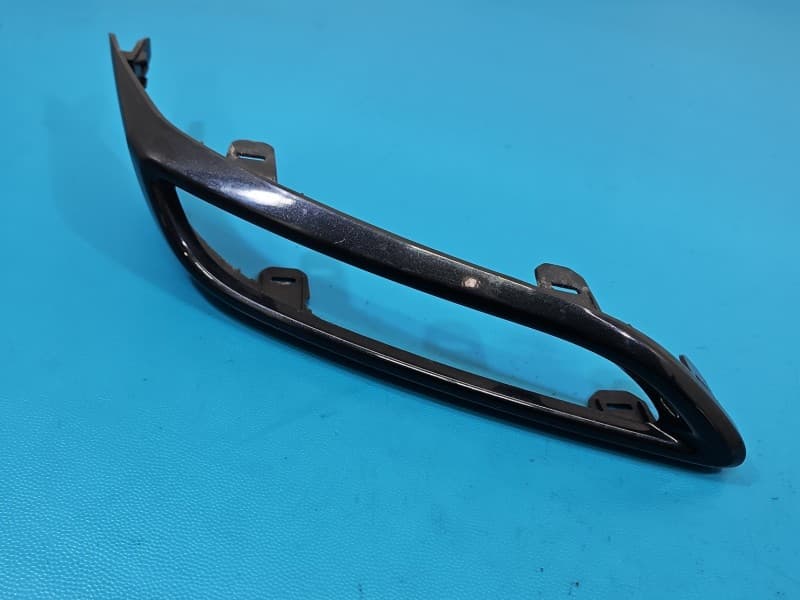 Zaślepka kratka zderzaka prawa atrapa Toyota Auris II 52681-02010