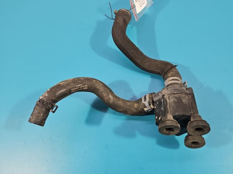 Pompka obiegu wody pompa Audi A5 F5 2,0 TFSI 06H121601N
