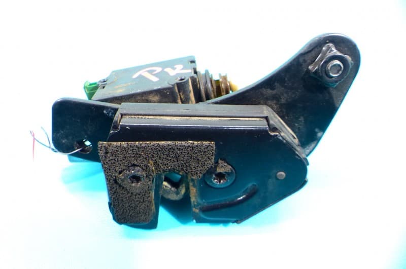 Zamek klapy tył Land rover Discovery III 04-09 HB 2pin TYŁ PRAWY 51247016050