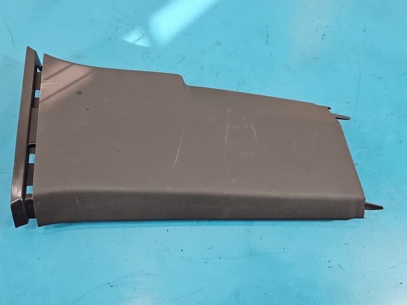 Osłona ZAŚLEPKA PLASTIK Osłona słupka PRAWA Skoda Superb IV 3J0867292A
