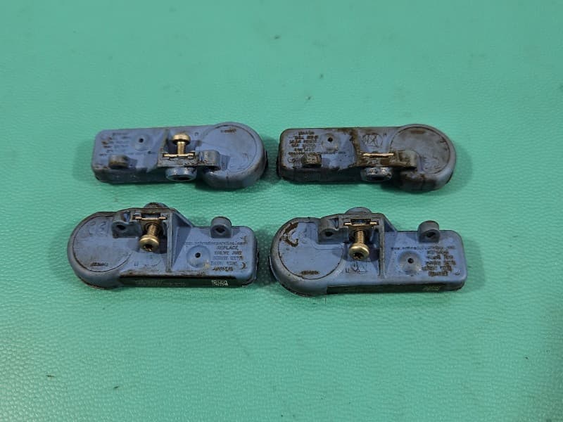Czujnik ciśnienia opon Opel Corsa E 13581561 1447114819 TPMS